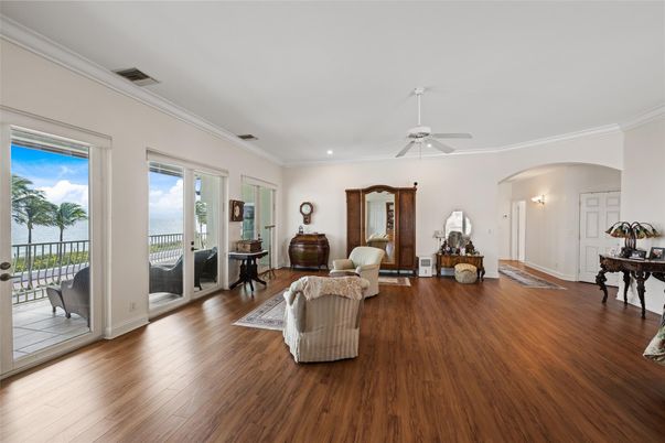 Interior, Piano, Recessed Lighting, Wood Texture Flooring