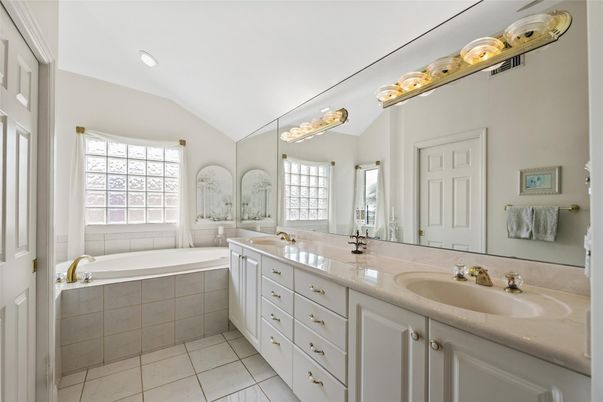 Bathroom, Dual Sink Vanities, Interior, Recessed Lighting