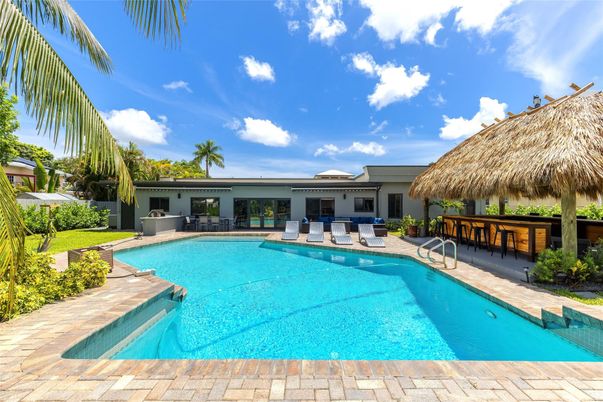 Exterior, Pool