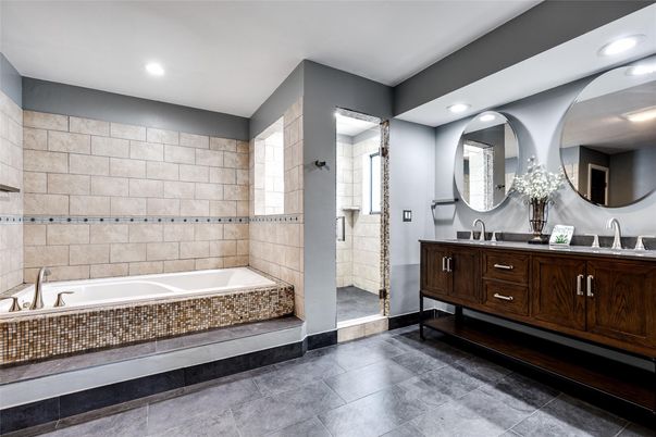 Bathroom, Dual Sink Vanities, Interior, Recessed Lighting