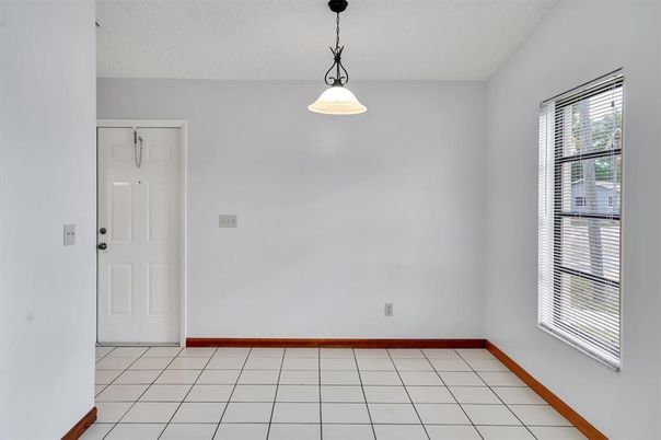 Empty room, Interior, Pendant Lights