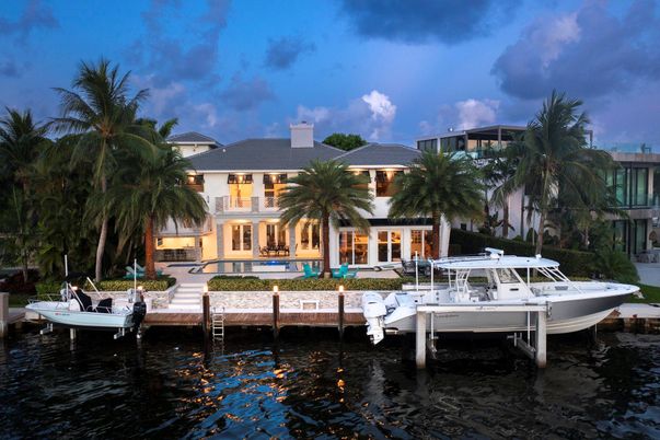 Exterior, Lake