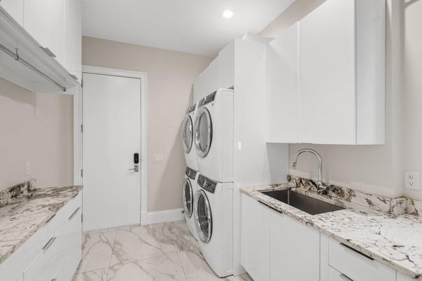 Interior, Marble, Recessed Lighting, Washer
