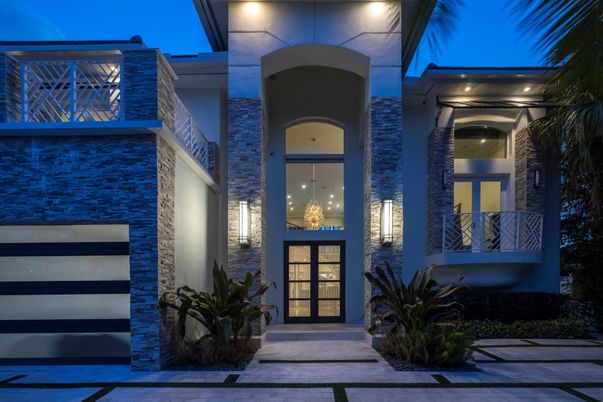 Exterior, Facade, Modern
