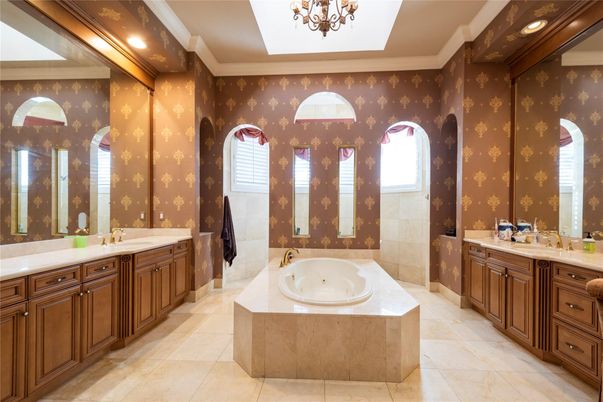 Bathroom, Dual Sink Vanities, Interior, Recessed Lighting