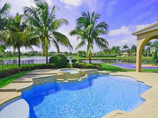 Exterior, Lake, Pool, Water