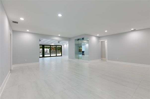 Empty room, Interior, Recessed Lighting
