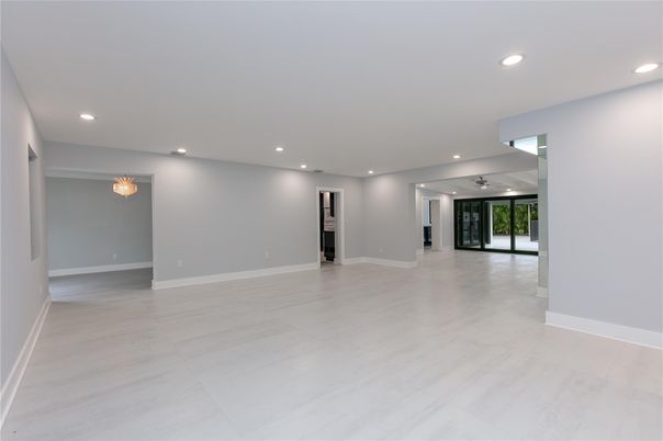 Empty room, Interior, Recessed Lighting
