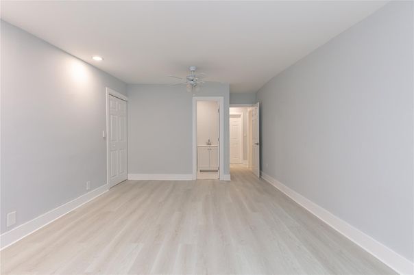 Empty room, Interior, Recessed Lighting, Wood Texture Flooring