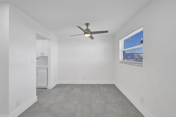 Empty room, Interior