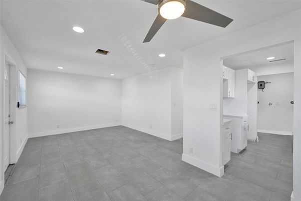 Empty room, Interior, Recessed Lighting