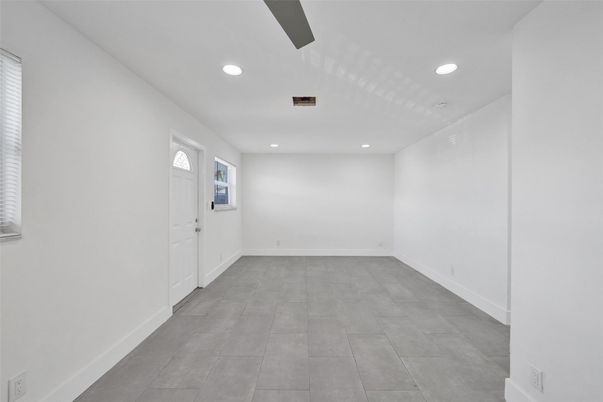 Empty room, Interior, Recessed Lighting