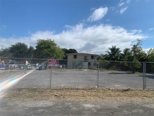 Exterior, Tennis Courts