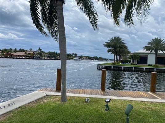 Exterior, Lake