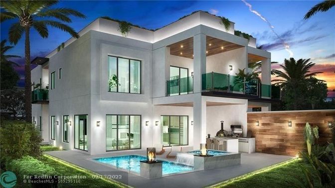 Exterior, Facade, Pool, Modern