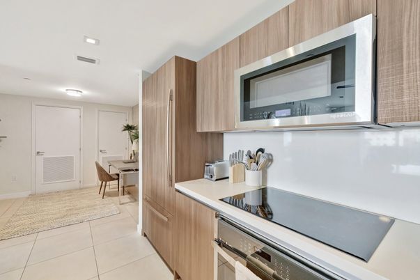 Dining room, Interior, Kitchen, Recessed Lighting, Stainless Steel Appliances