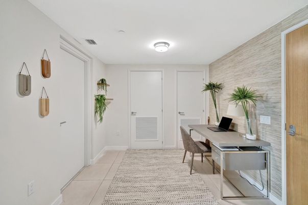 Home Office, Interior