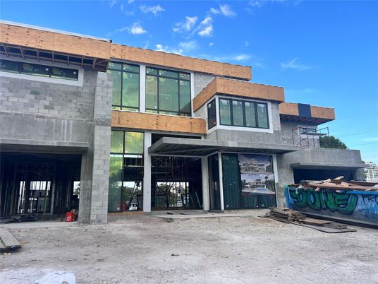 Exterior, Facade, Modern