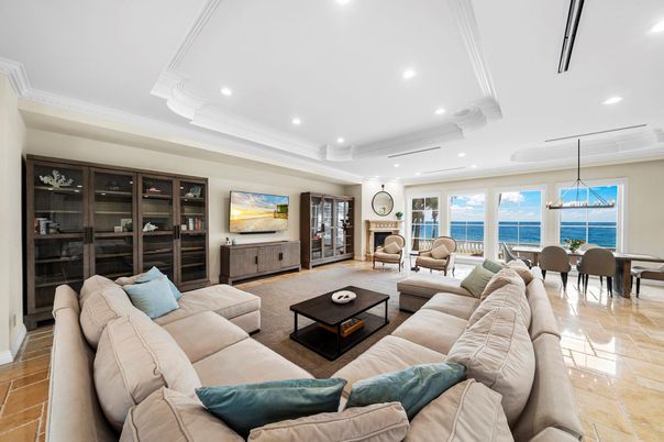 Dining room, Interior, Living room, Pendant Lights, Recessed Lighting, Water