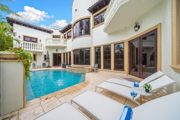 Exterior, Pool