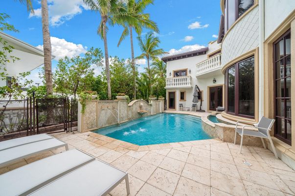 Exterior, Pool