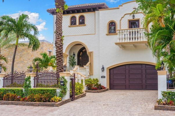 Attached, Exterior, Facade, Spanish Mediterranean