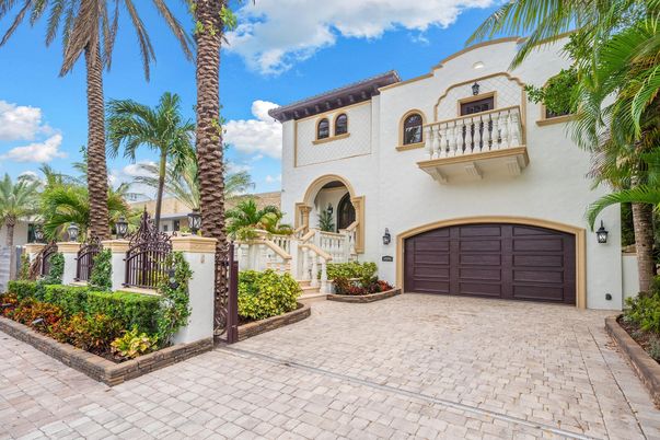 Attached, Exterior, Facade, Spanish Mediterranean