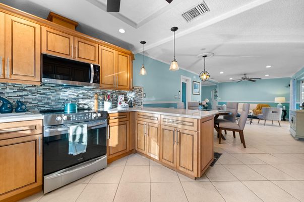 Dining room, Interior, Kitchen, Pendant Lights, Recessed Lighting, Stainless Steel Appliances