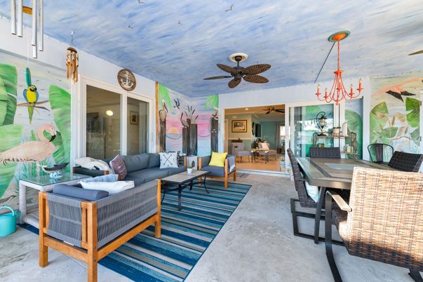 Chandelier, Dining room, Interior, Living room