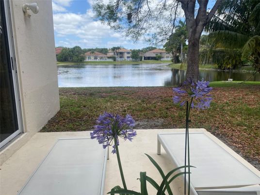 Exterior, Lake