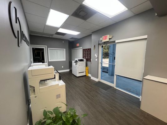 Interior, Recessed Lighting, Washer, Wood Texture Flooring