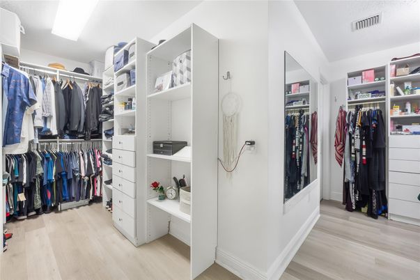 Interior, Walk-in Closets, Wood Texture Flooring