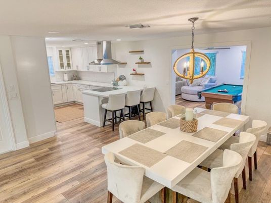 Dining room, Interior, Kitchen, Pendant Lights, Recessed Lighting, Wood Texture Flooring