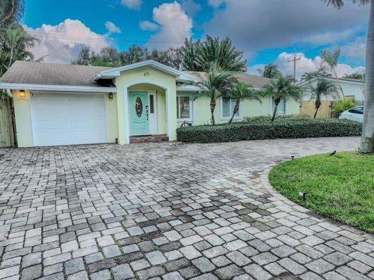 Attached, Exterior, Facade, Ranch