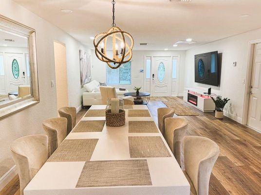 Chandelier, Dining room, Interior, Living room, Pendant Lights, Recessed Lighting, Wood Texture Flooring