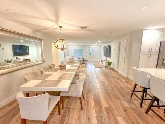 Chandelier, Dining room, Interior, Living room, Pendant Lights, Recessed Lighting, Wood Texture Flooring