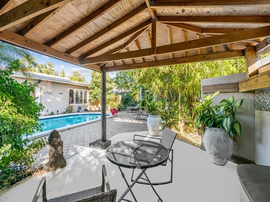 Exterior, Pool