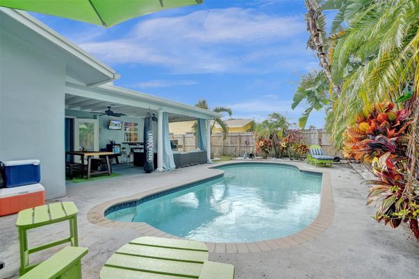 Exterior, Pool