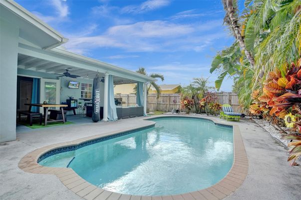 Exterior, Pool
