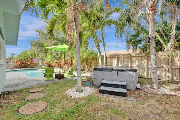 Exterior, Hot Tub, Pool