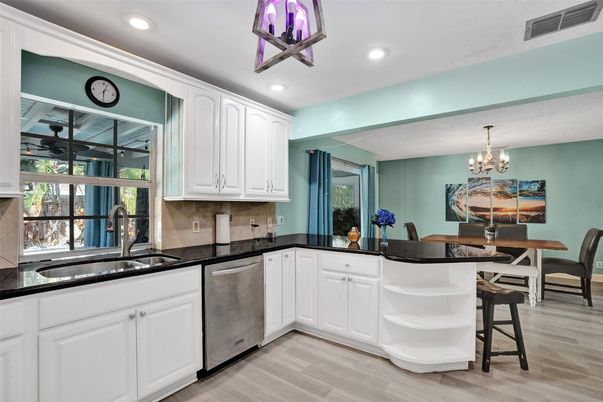 Chandelier, Dining room, Interior, Kitchen, Recessed Lighting, Wood Texture Flooring