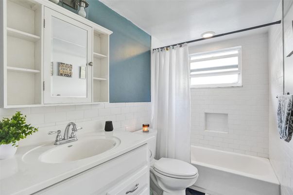 Bathroom, Interior, Recessed Lighting
