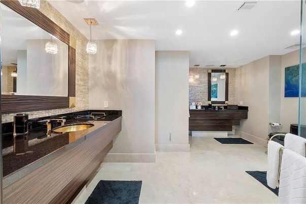 Bathroom, Dual Sink Vanities, Interior, Pendant Lights, Piano, Recessed Lighting