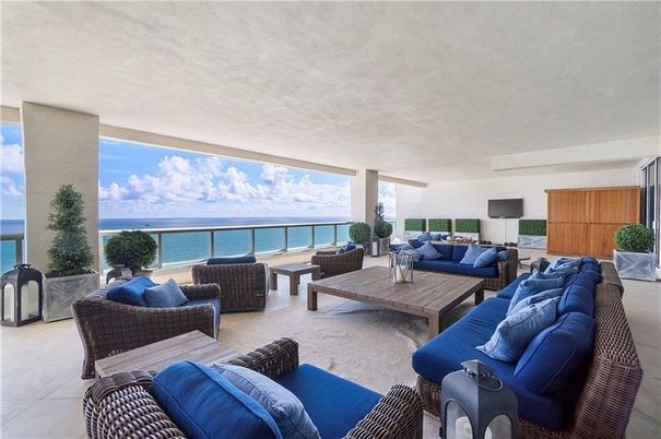 Exterior, Interior, Living room, Water