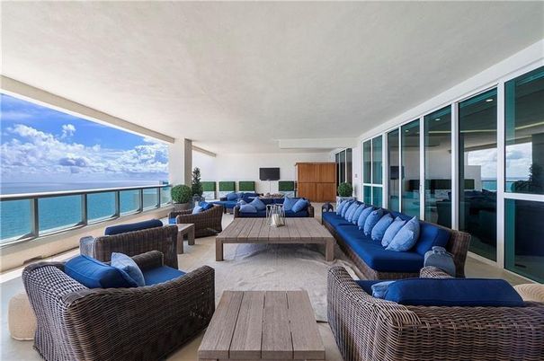 Exterior, Living room, Water