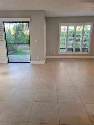 Empty room, Interior