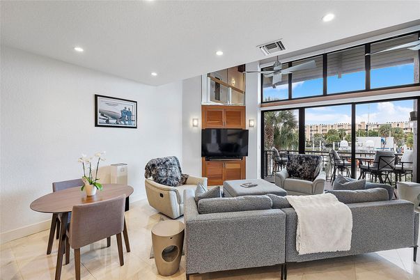 Dining room, Interior, Living room, Recessed Lighting