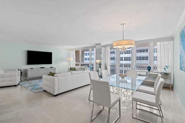 Chandelier, Dining room, Interior, Living room