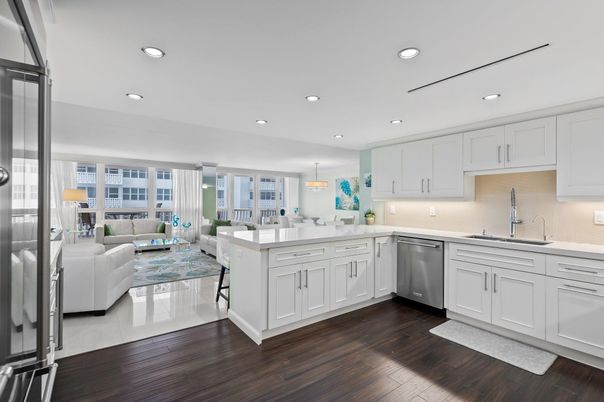 Dining room, Interior, Kitchen, Living room, Pendant Lights, Recessed Lighting, Stainless Steel Appliances, Wood Texture Flooring