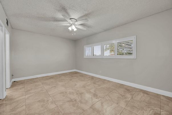 Empty room, Interior